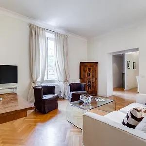 Pantheon Exclusive House Apartment
